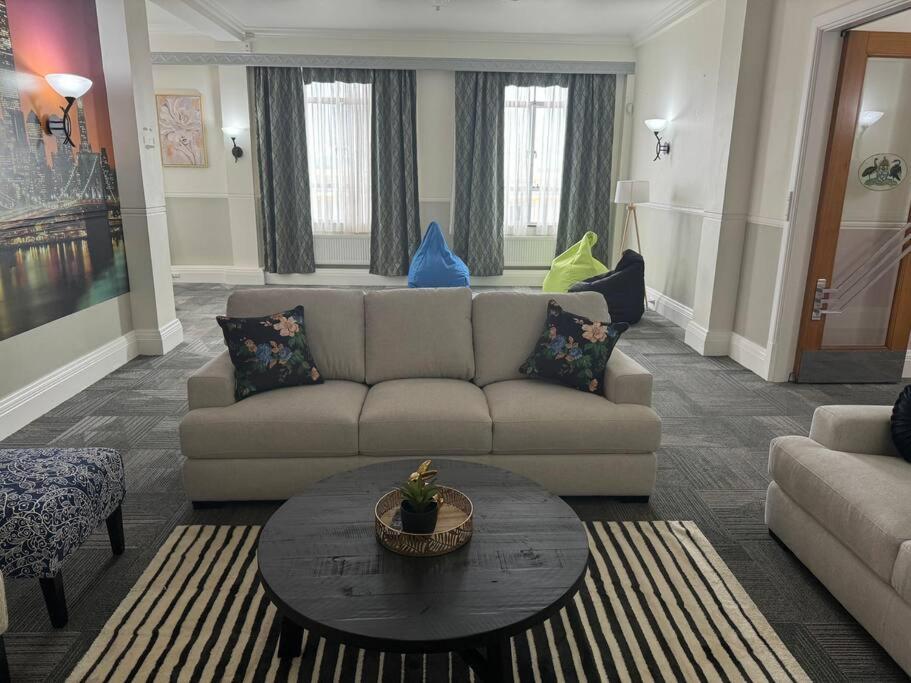 4 Large Bedroom Apartment In The City Hastings Eksteriør billede